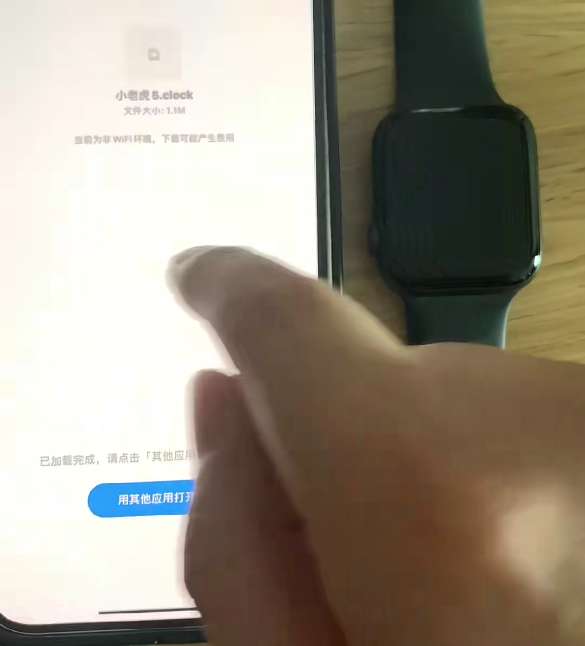 苹果手表 iwatch 怎么更换表盘背景？（教程+素材）